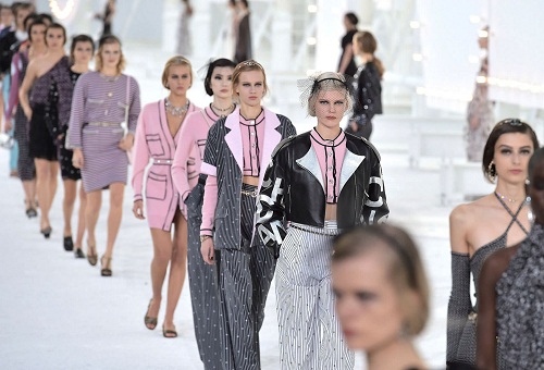 Fashion goes online with new phygital shows