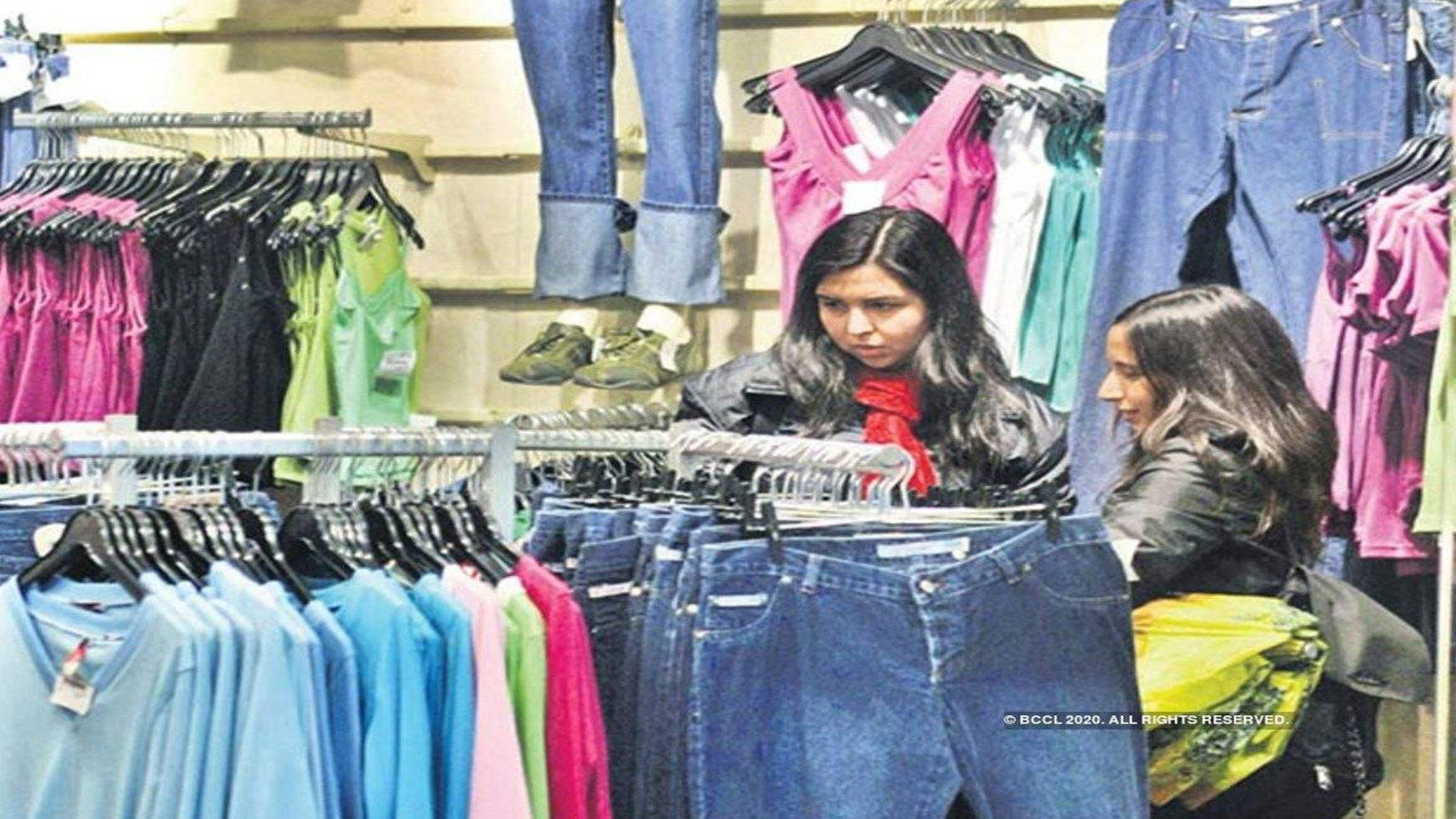 Inventory concerns looming over apparel retailers in the US and UK