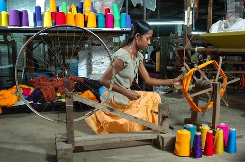 Selyn Textiles promoting sustainable handlooms through blockchain in Sri Lanka