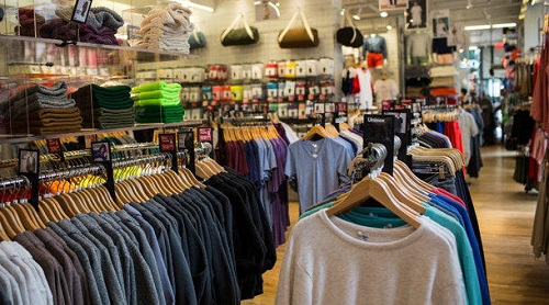 US apparel retailers to buck slowdown with new initiatives