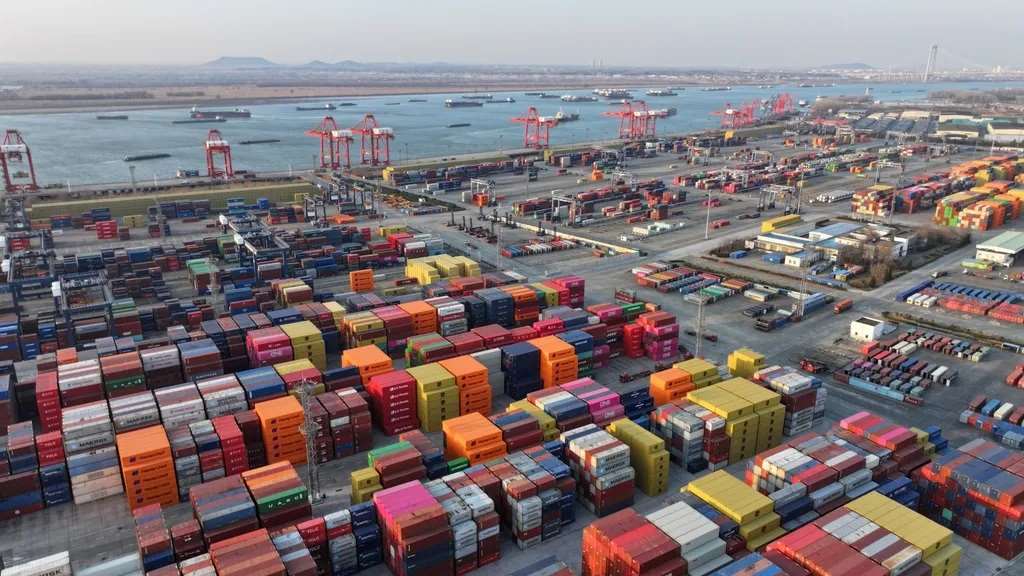 Global crackdown looms on duty free fast fashion shipments from China