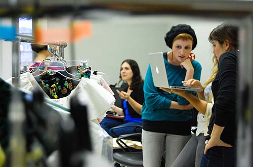 fashion-merchandising-negotiate