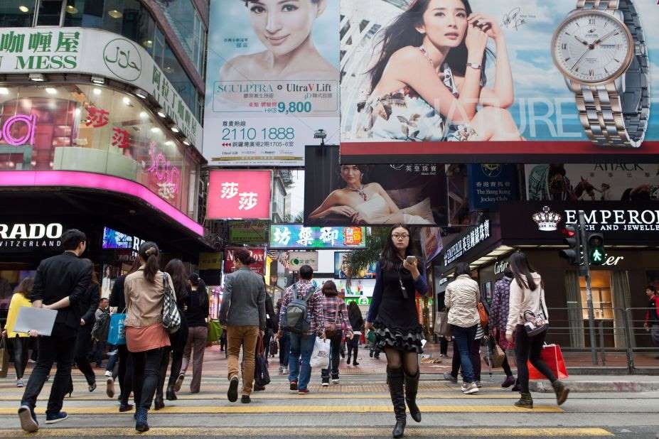 Chinas luxury e com boom fizzles as shoppers drive up returns
