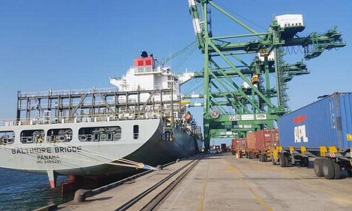 Facing tough times exporters in Tiruppur India bank on falling rupee for growth 001