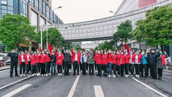 shop owners are welcoming business back to life in Hanzheng Street