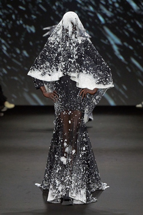 robert wun fashion show centrestage banner 680x1020
